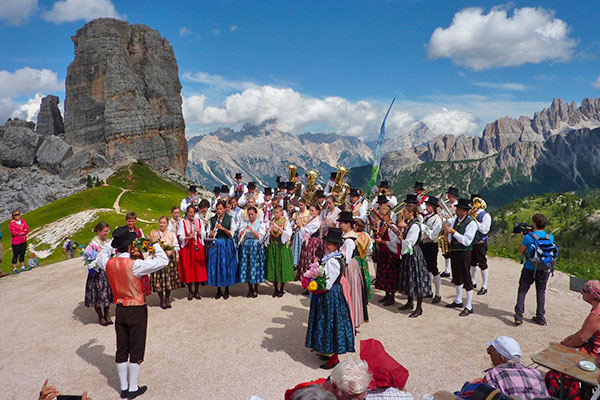 Konzert der Musikkapellen Hütte Rifugio Averau - 5 Torri - Cortina d'Ampezzo