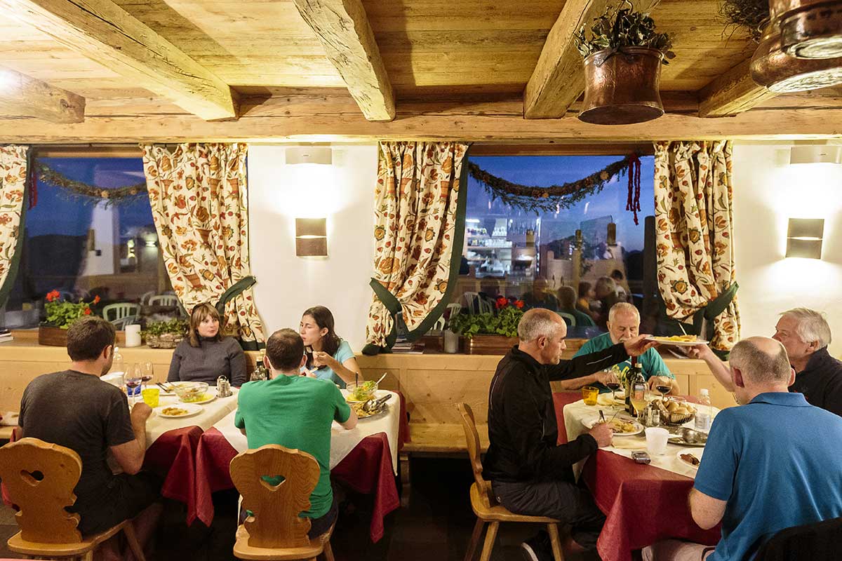 Averau Mountain Hut - 5 Torri - Cortina d'Ampezzo - Restaurant