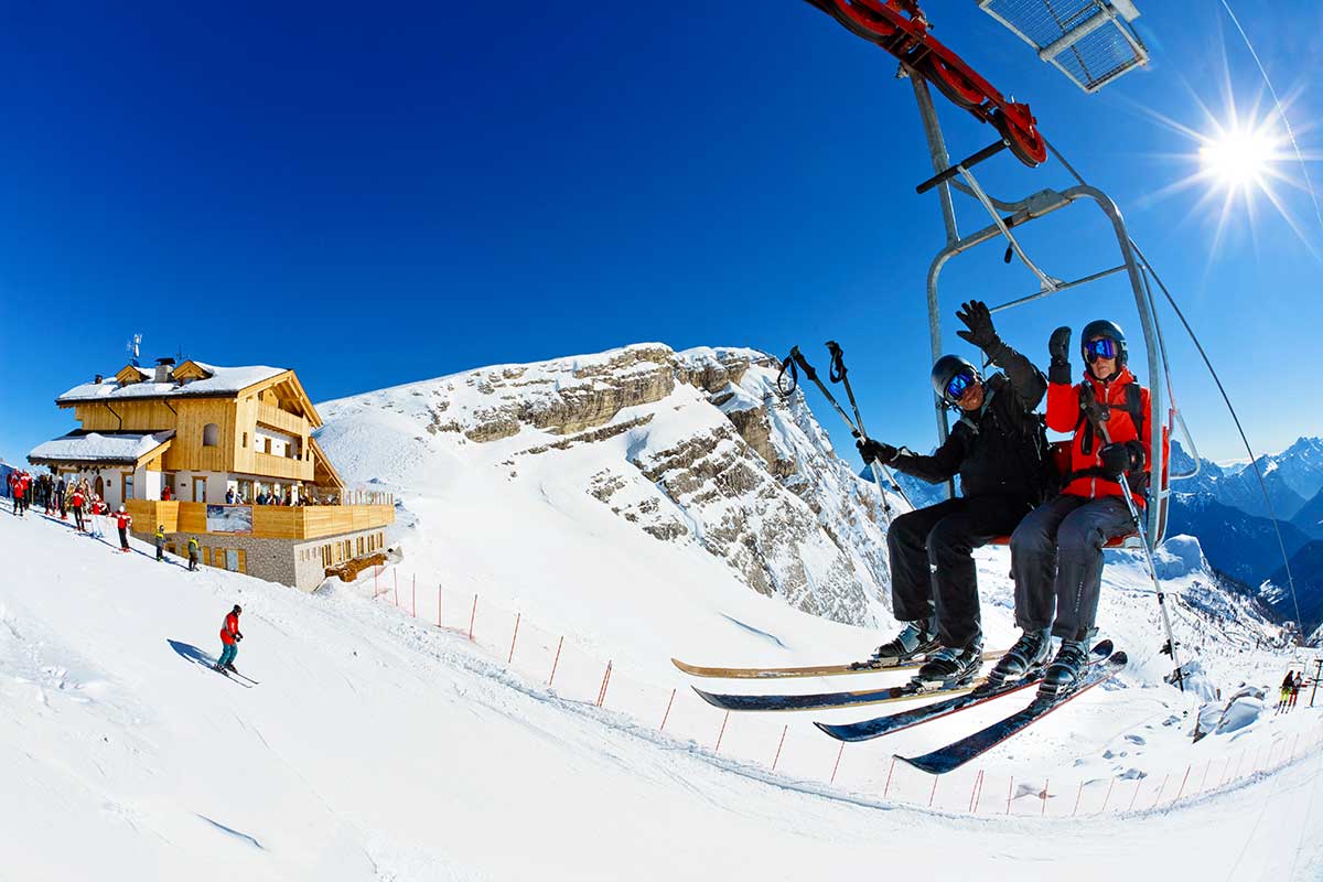 Averau Mountain Hut - 5 Torri - Dolomites - Cortina d&apos;Ampezzo - Winter