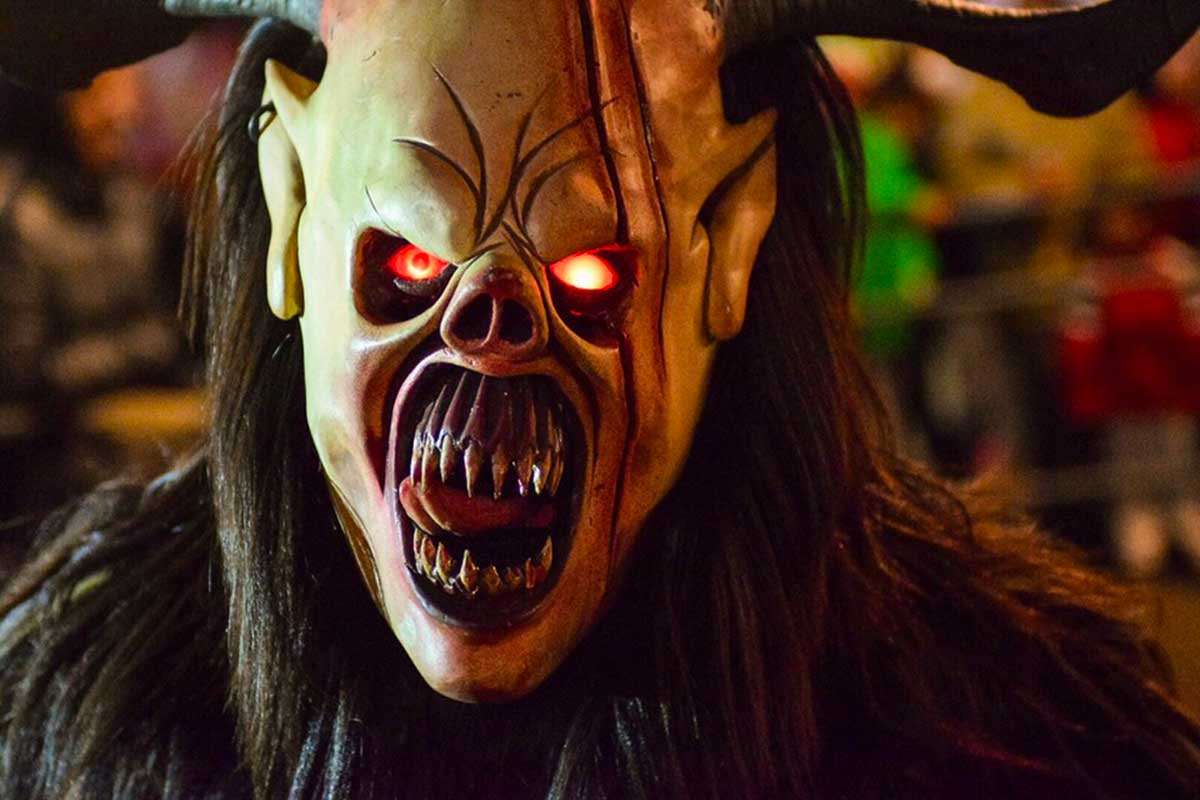 Krampus in pista al Rifugio Averau - 5 Torri - Cortina d'Ampezzo - Dolomiti