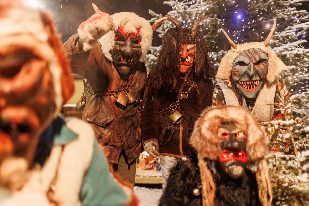 Krampus in pista al Rifugio Averau - 5 Torri - Cortina d'Ampezzo - Dolomiti